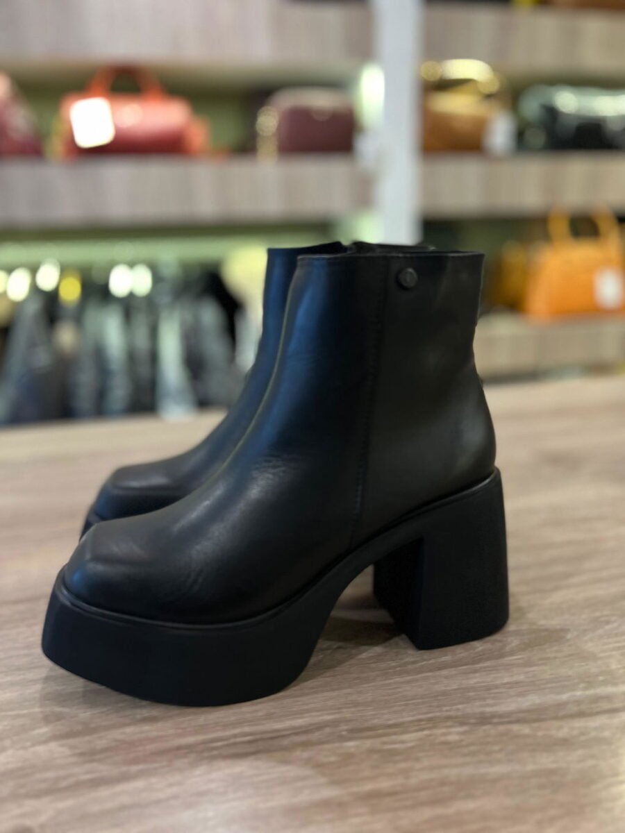 BOTAS CM4 BOSTON NEGRAS