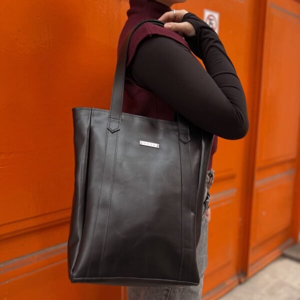 TOTE HEDA CHICO NEGRO CUERO