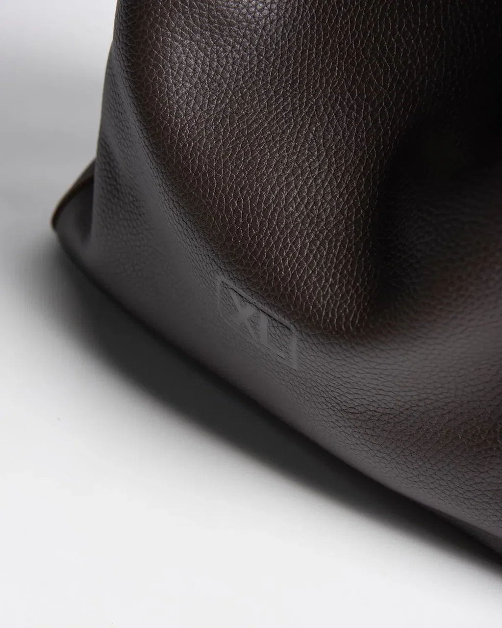 OASIS TOTE CUERON MARRON - Imagen 2