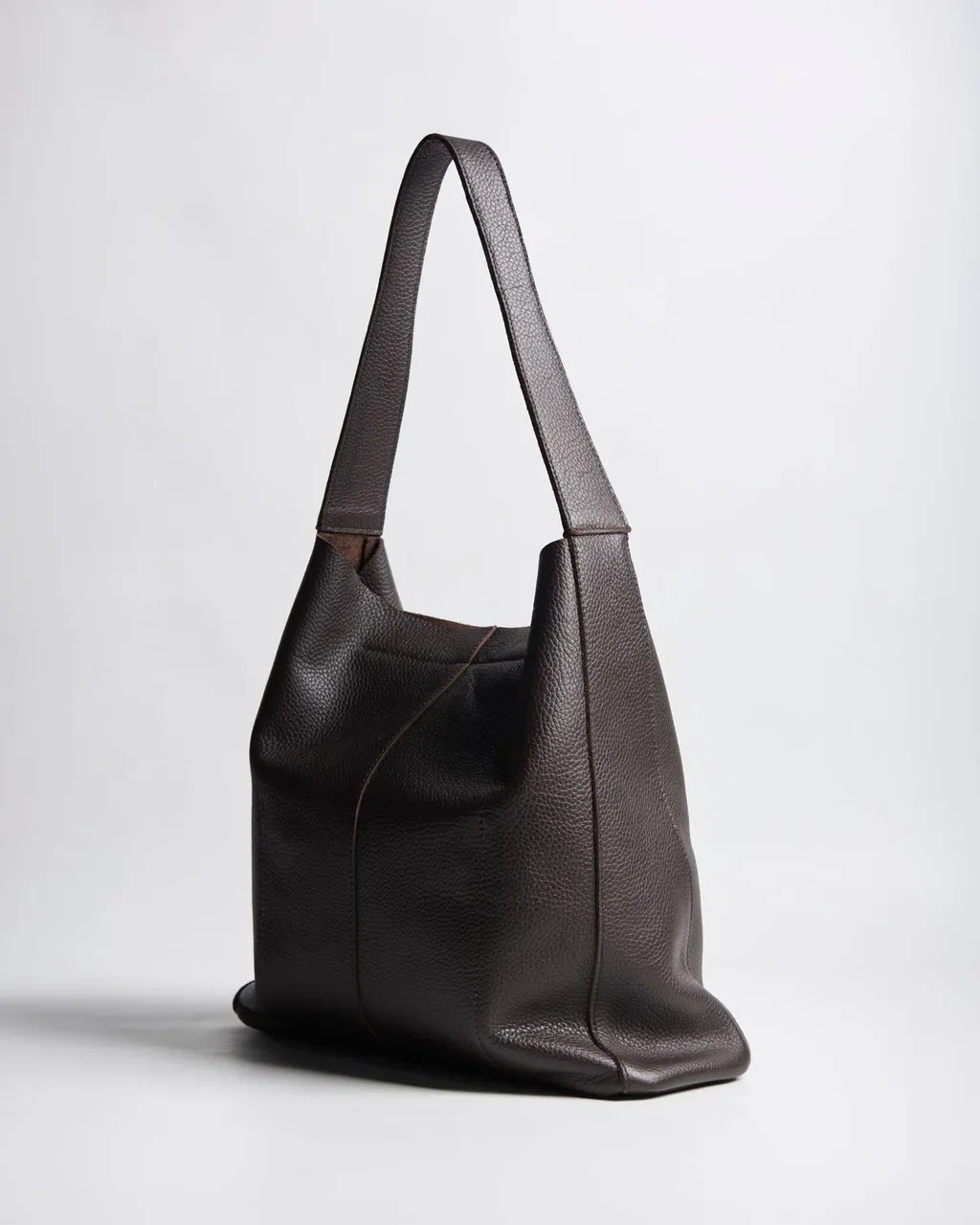 OASIS TOTE CUERON MARRON - Imagen 4